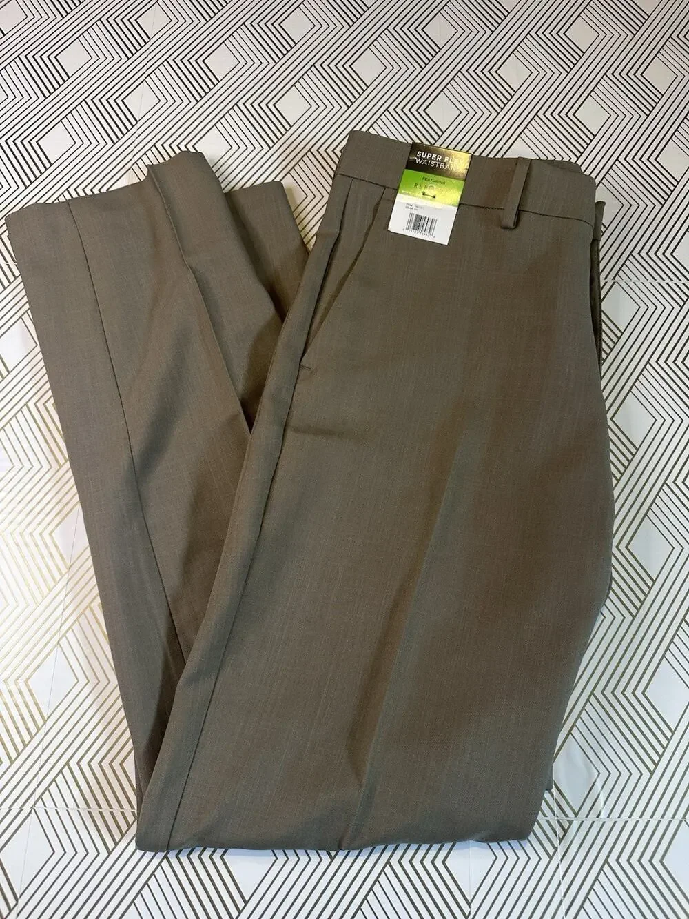 Haggar Dress Pants Men’s 32x32 W/ Superflex Waistband Tan Classic Fit